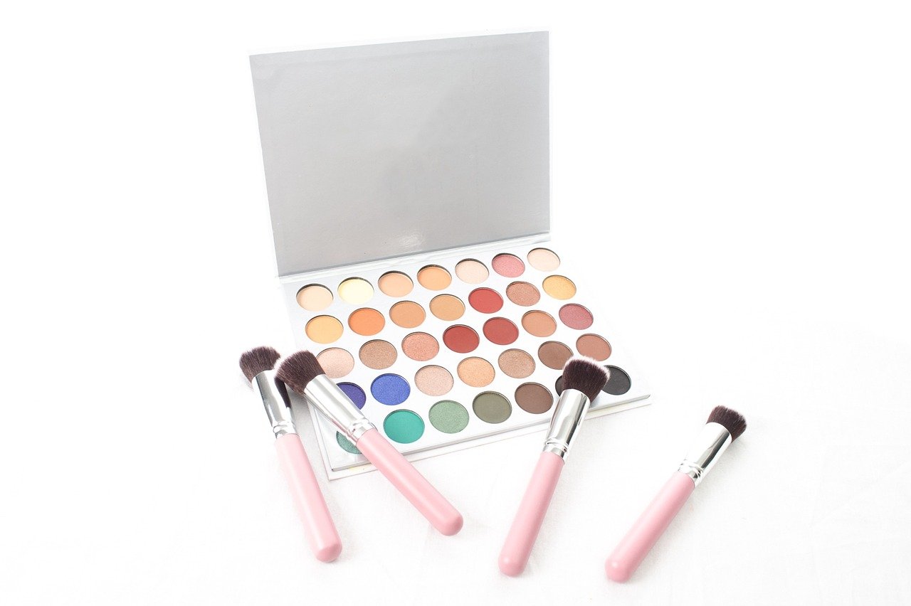 make-up, brushes, cosmetics-4071143.jpg